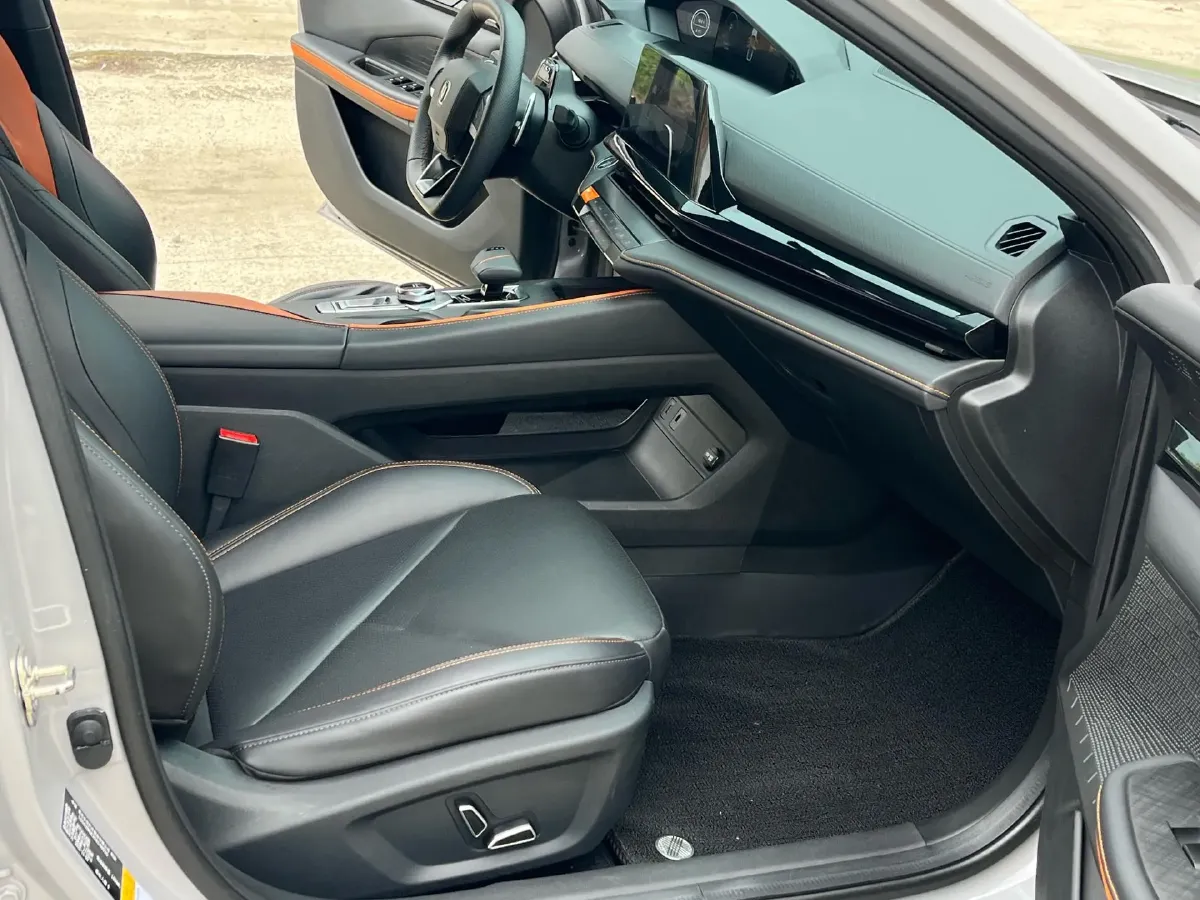 2023 ChangAn UNI-V 1.5T 188HP L4 7DCT,autocango,china used car exporter,china ev exporter,chinese used car exporter,chinese used ev exporter