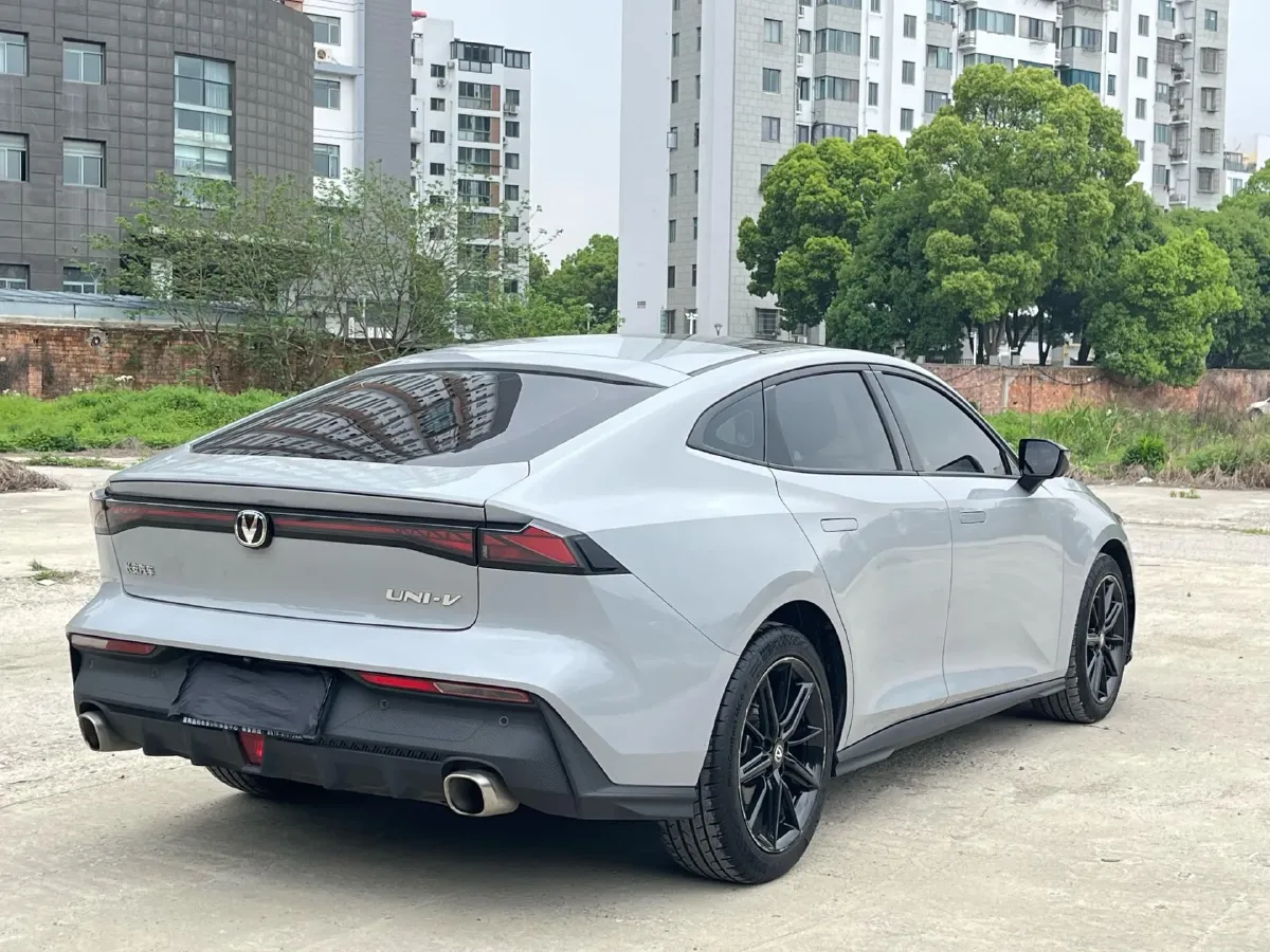 2023 ChangAn UNI-V 1.5T 188HP L4 7DCT,autocango,china used car exporter,china ev exporter,chinese used car exporter,chinese used ev exporter