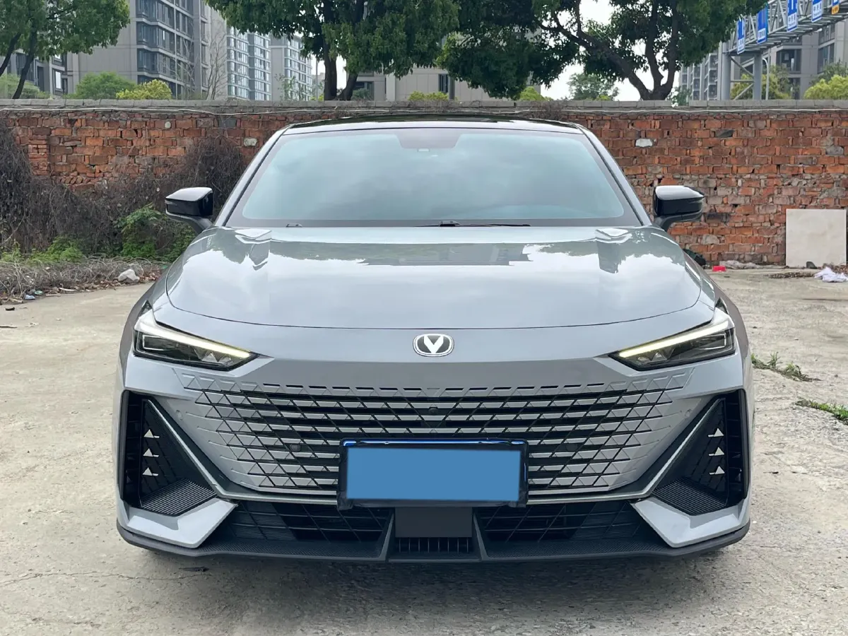 2023 ChangAn UNI-V 1.5T 188HP L4 7DCT,autocango,china used car exporter,china ev exporter,chinese used car exporter,chinese used ev exporter