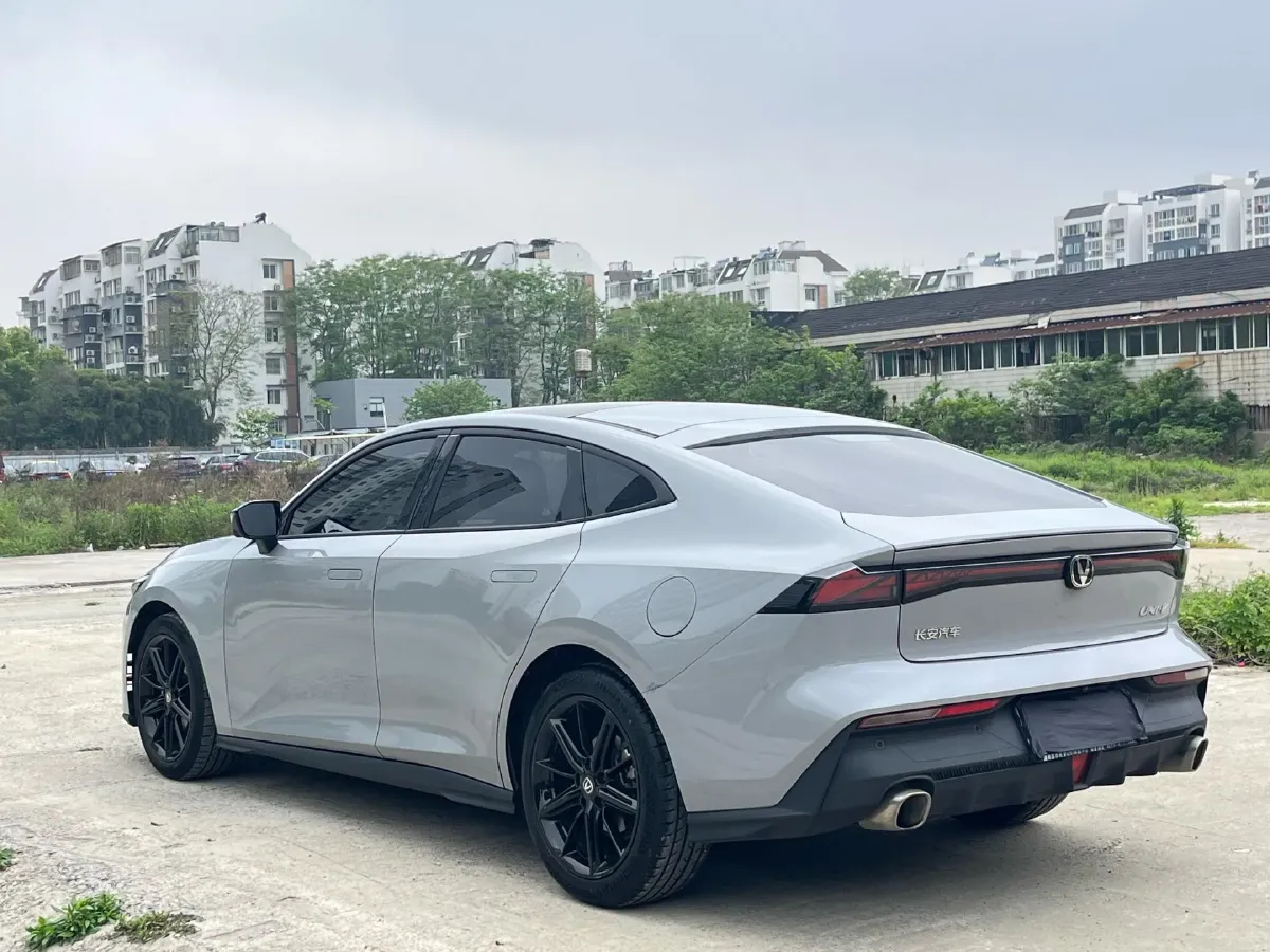 2023 ChangAn UNI-V 1.5T 188HP L4 7DCT,autocango,china used car exporter,china ev exporter,chinese used car exporter,chinese used ev exporter