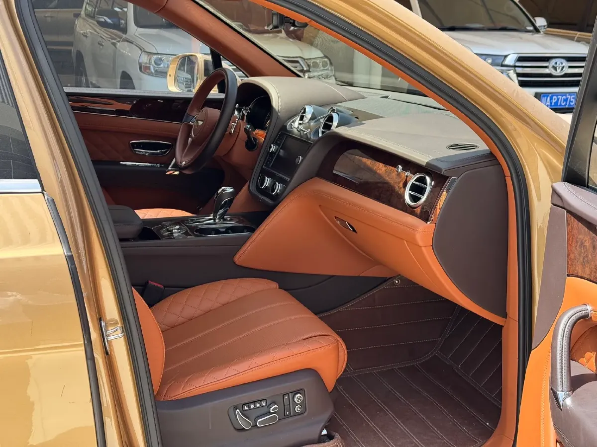 2017 Bentley Bentayga 6.0T 608HP W12 8AT,autocango,china used car exporter,china ev exporter,chinese used car exporter,chinese used ev exporter