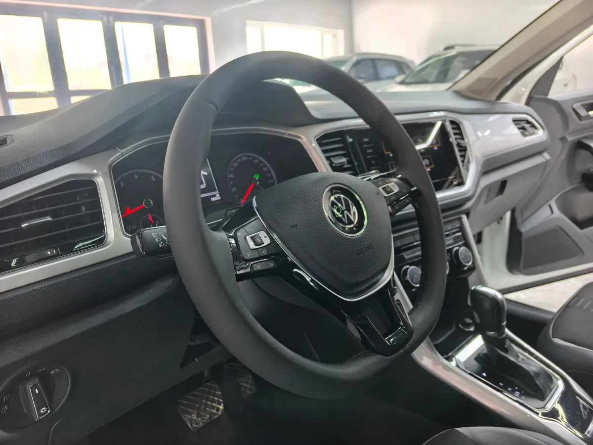 2021 Volkswagen T-Roc 1.4T 150HP L4 7DCT,autocango,china used car exporter,china ev exporter,chinese used car exporter,chinese used ev exporter