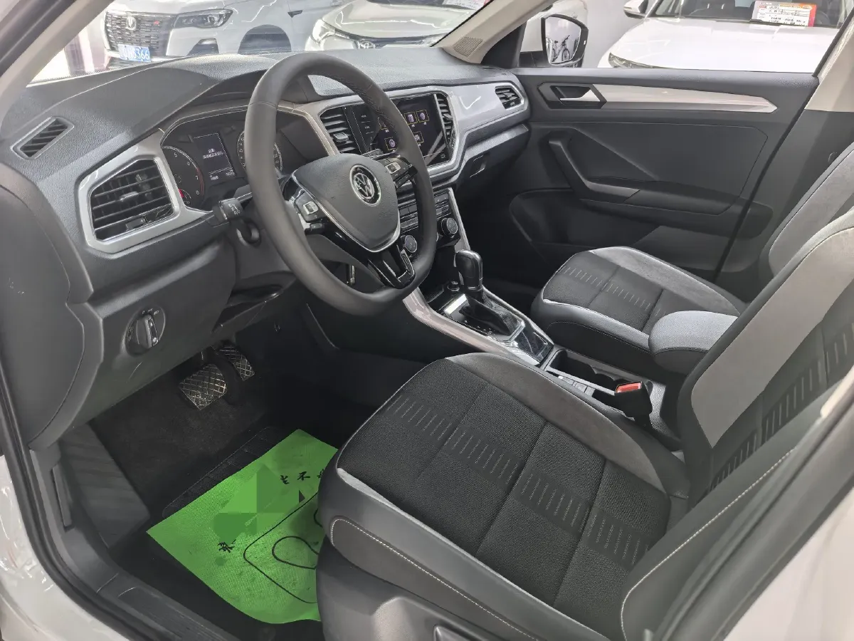 2021 Volkswagen T-Roc 1.4T 150HP L4 7DCT,autocango,china used car exporter,china ev exporter,chinese used car exporter,chinese used ev exporter