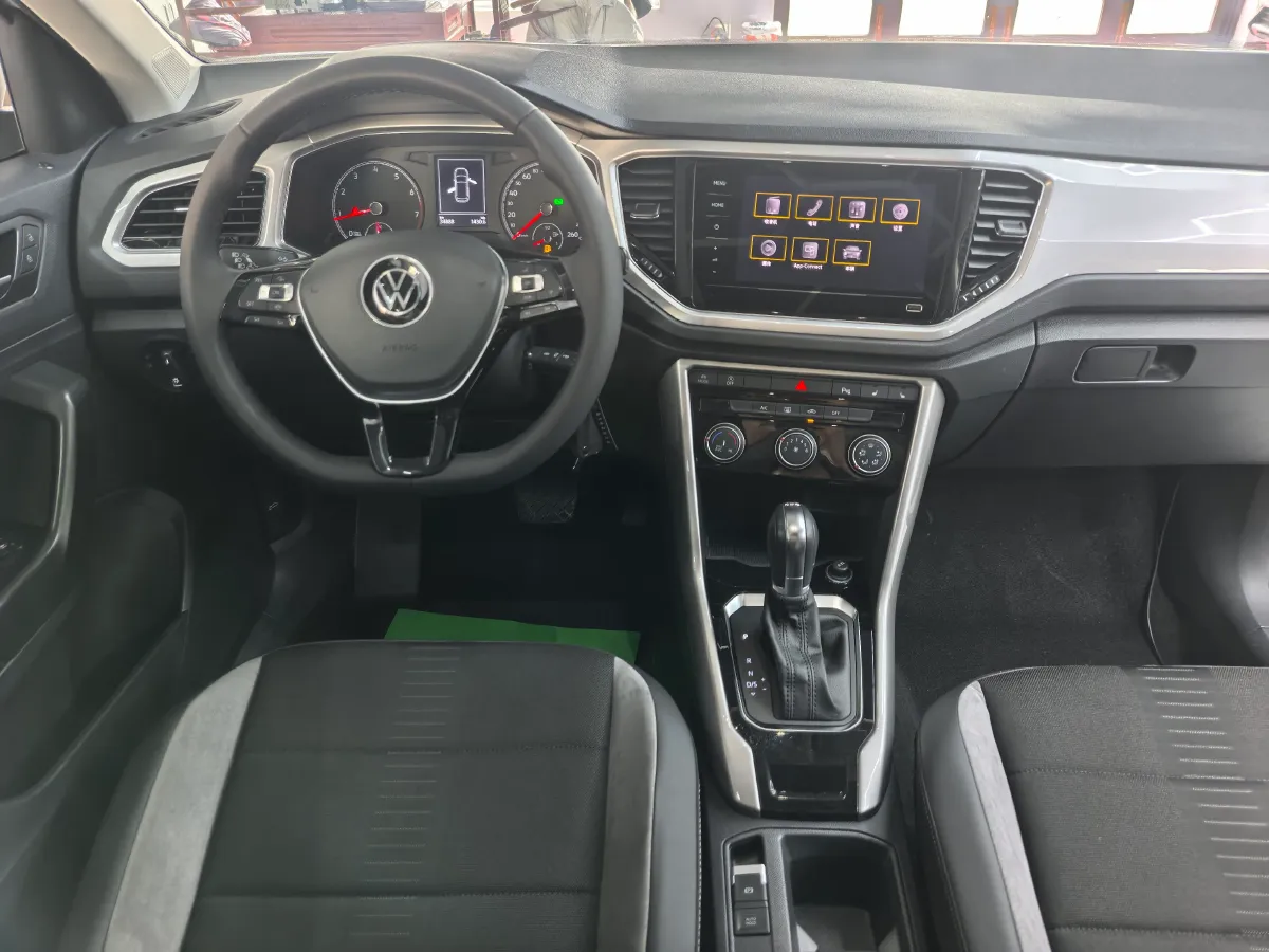 2021 Volkswagen T-Roc 1.4T 150HP L4 7DCT,autocango,china used car exporter,china ev exporter,chinese used car exporter,chinese used ev exporter