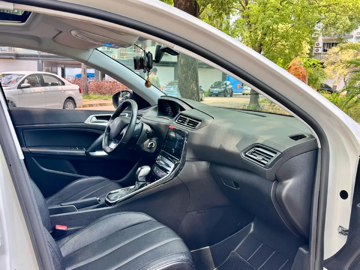 2018 Peugeot 308 1.2T 136HP L3 6AT,autocango,china used car exporter,china ev exporter,chinese used car exporter,chinese used ev exporter