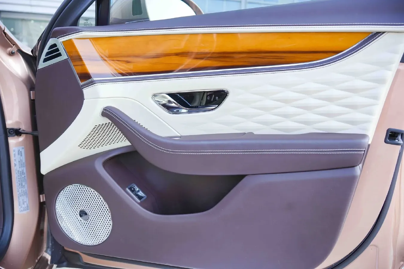 2023 Bentley Flying Spur 4.0T 550HP V8 8DCT,autocango,china used car exporter,china ev exporter,chinese used car exporter,chinese used ev exporter