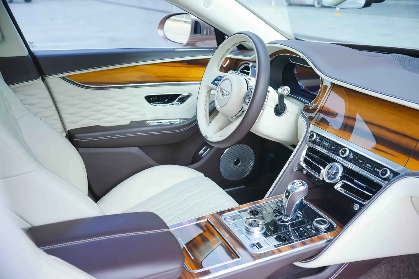 2023 Bentley Flying Spur 4.0T 550HP V8 8DCT,autocango,china used car exporter,china ev exporter,chinese used car exporter,chinese used ev exporter