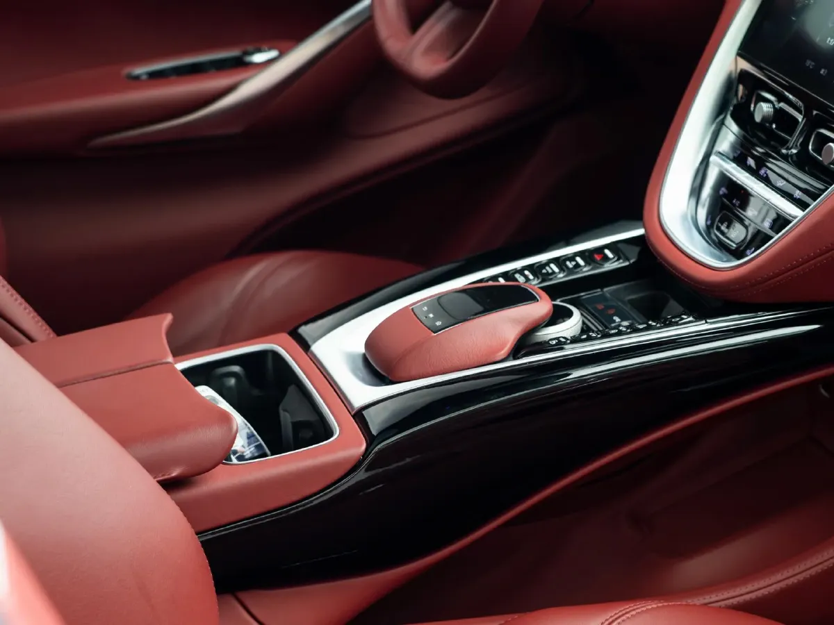 2021 Aston Martin DBX 4.0T 550HP V8 9AT,autocango,china used car exporter,china ev exporter,chinese used car exporter,chinese used ev exporter