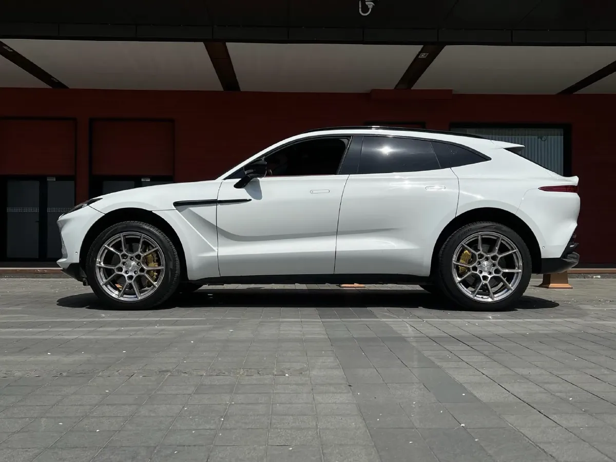 2021 Aston Martin DBX 4.0T 550HP V8 9AT,autocango,china used car exporter,china ev exporter,chinese used car exporter,chinese used ev exporter