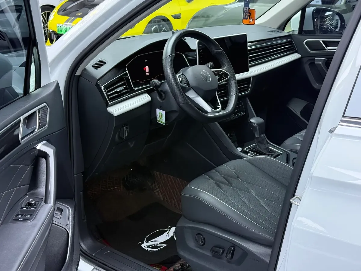 2023 Volkswagen Tiguan L 1.5T 160HP L4 7DCT,autocango,china used car exporter,china ev exporter,chinese used car exporter,chinese used ev exporter