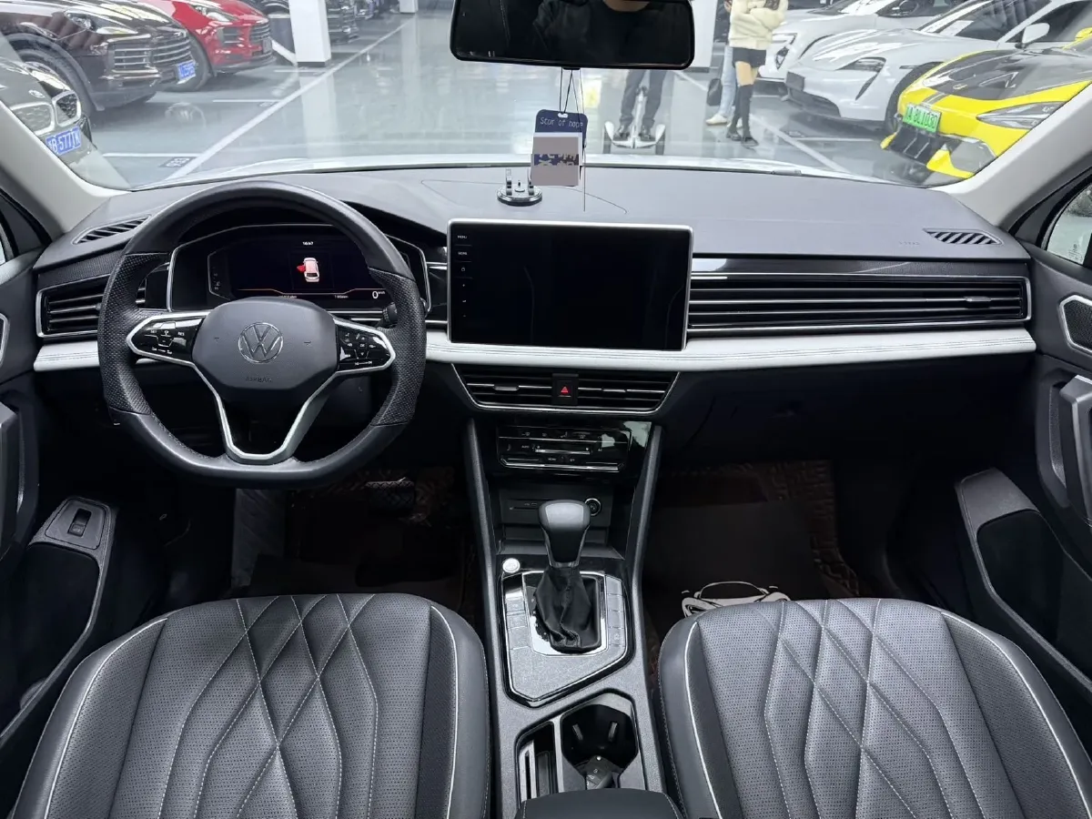 2023 Volkswagen Tiguan L 1.5T 160HP L4 7DCT,autocango,china used car exporter,china ev exporter,chinese used car exporter,chinese used ev exporter