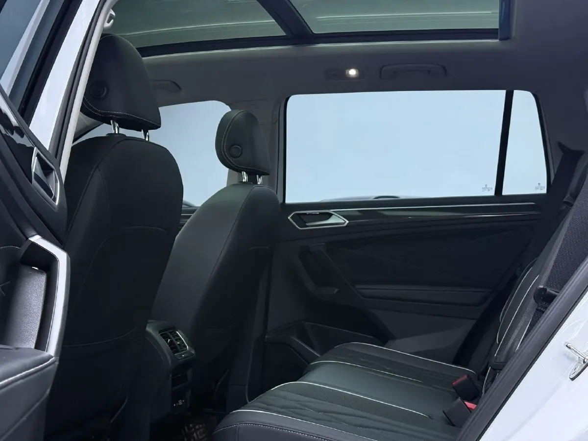 2023 Volkswagen Tiguan L 1.5T 160HP L4 7DCT,autocango,china used car exporter,china ev exporter,chinese used car exporter,chinese used ev exporter