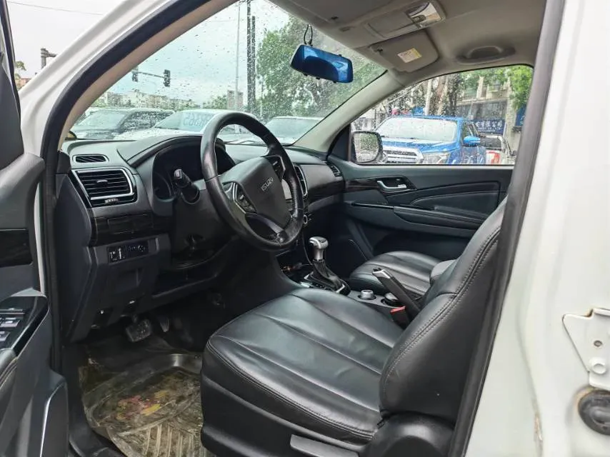2019 Isuzu D-MAX 3.0T 177HP L4 6AT,autocango,china used car exporter,china ev exporter,chinese used car exporter,chinese used ev exporter