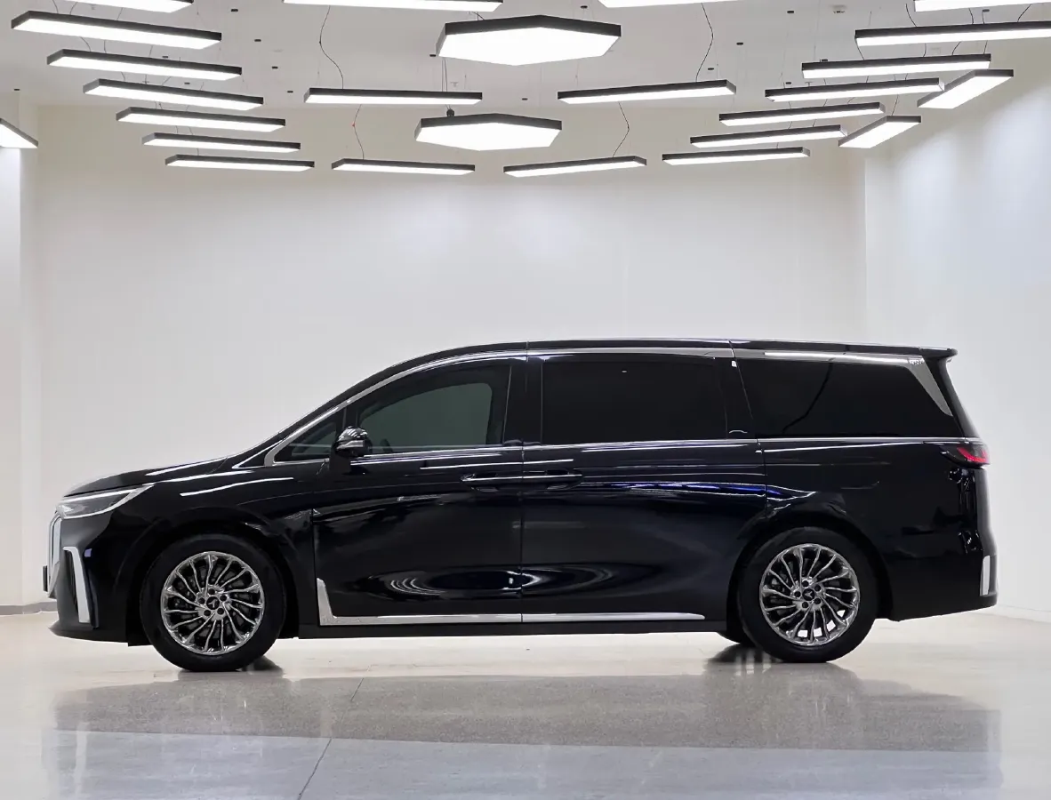 2025 Voyah Dream 1.5T 150HP L4 PHEV 41.7KWH,autocango,china used car exporter,china ev exporter,chinese used car exporter,chinese used ev exporter