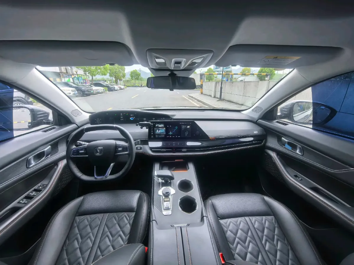 2021 ChangAn UNI-K 2.0T 233HP L4 8AT,autocango,china used car exporter,china ev exporter,chinese used car exporter,chinese used ev exporter