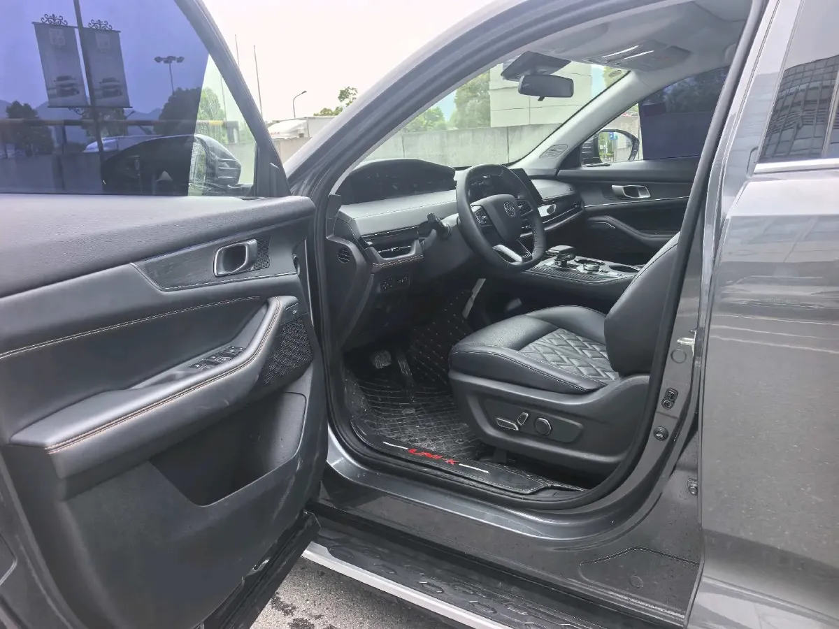 2021 ChangAn UNI-K 2.0T 233HP L4 8AT,autocango,china used car exporter,china ev exporter,chinese used car exporter,chinese used ev exporter