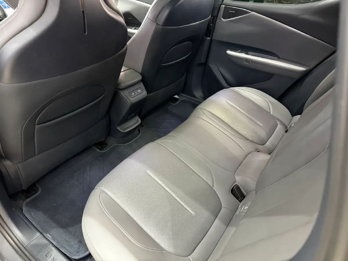 2025 Jetour Freeman 1.5T 184HP L4 7DCT,autocango,china used car exporter,china ev exporter,chinese used car exporter,chinese used ev exporter