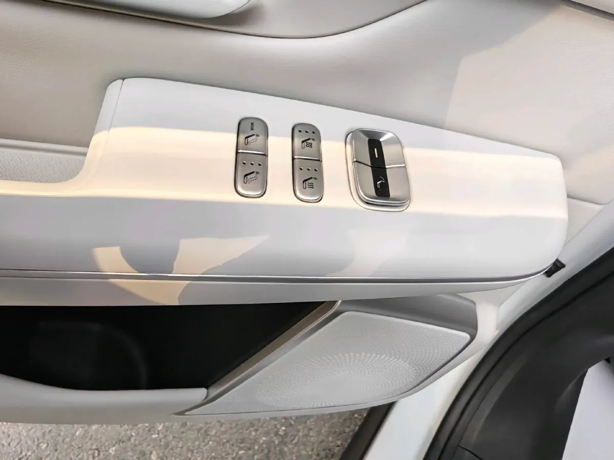 2025 Xpeng G9 BEV 79KWH,autocango,china used car exporter,china ev exporter,chinese used car exporter,chinese used ev exporter