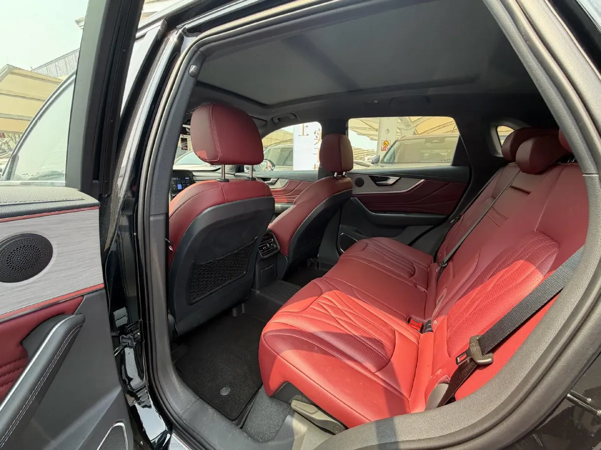 2025 HongQi HS5 2.0T 252HP L4 8AT,autocango,china used car exporter,china ev exporter,chinese used car exporter,chinese used ev exporter