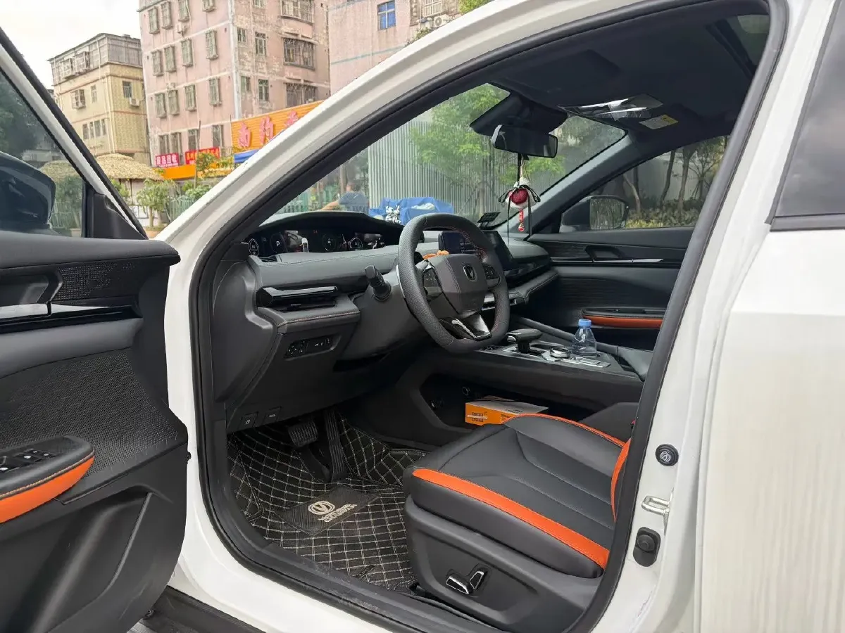 2023 ChangAn UNI-V 1.5T 188HP L4 7DCT,autocango,china used car exporter,china ev exporter,chinese used car exporter,chinese used ev exporter