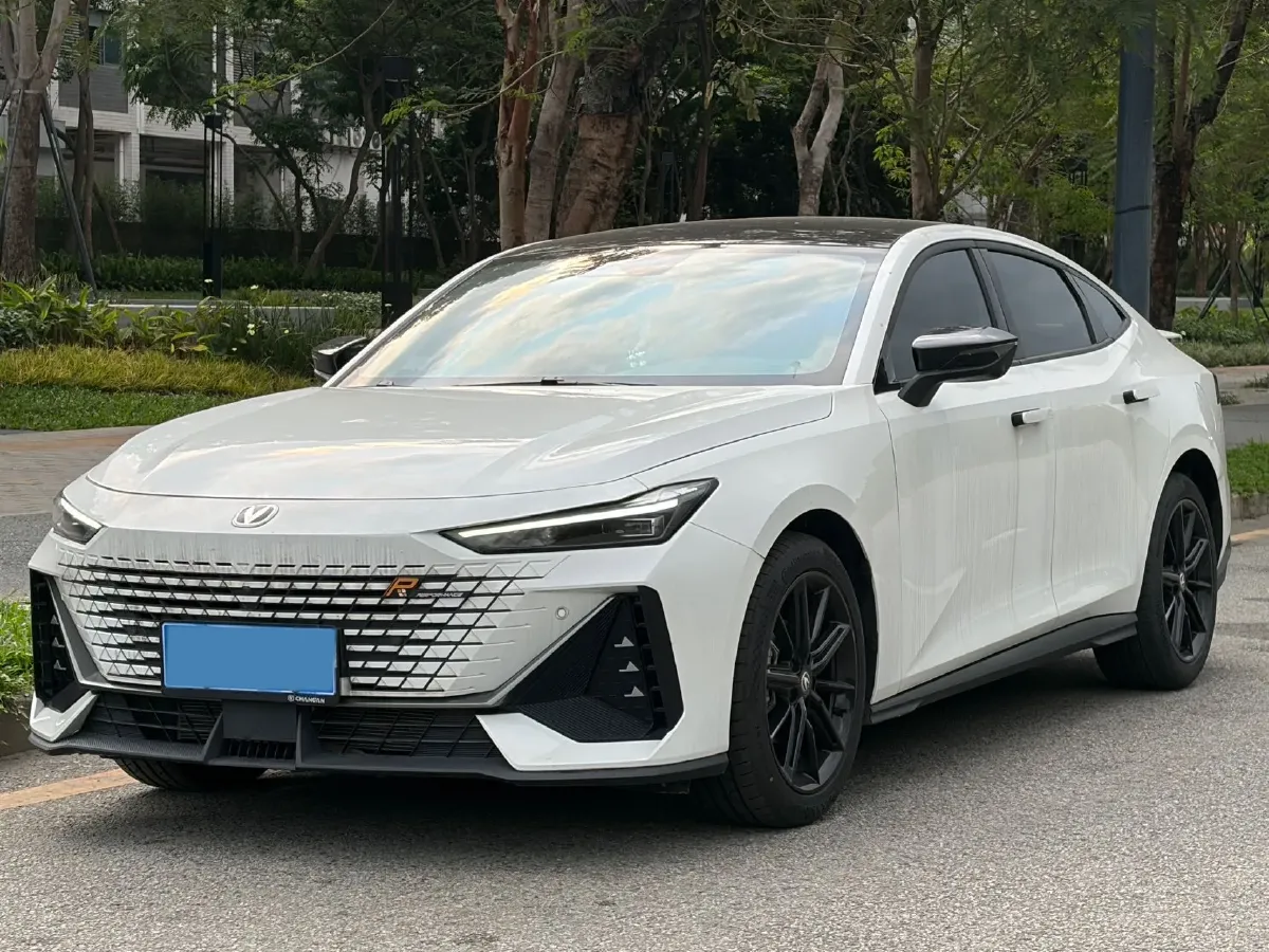 2023 ChangAn UNI-V 1.5T 188HP L4 7DCT,autocango,china used car exporter,china ev exporter,chinese used car exporter,chinese used ev exporter