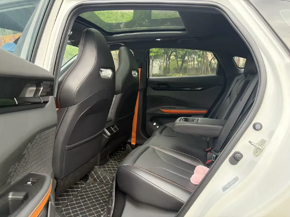 2023 ChangAn UNI-V 1.5T 188HP L4 7DCT,autocango,china used car exporter,china ev exporter,chinese used car exporter,chinese used ev exporter