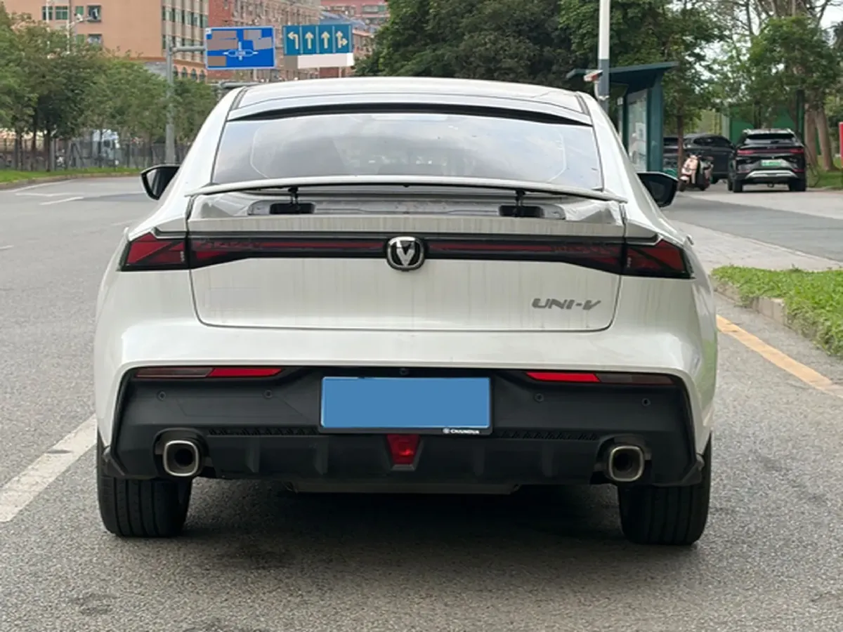 2023 ChangAn UNI-V 1.5T 188HP L4 7DCT,autocango,china used car exporter,china ev exporter,chinese used car exporter,chinese used ev exporter