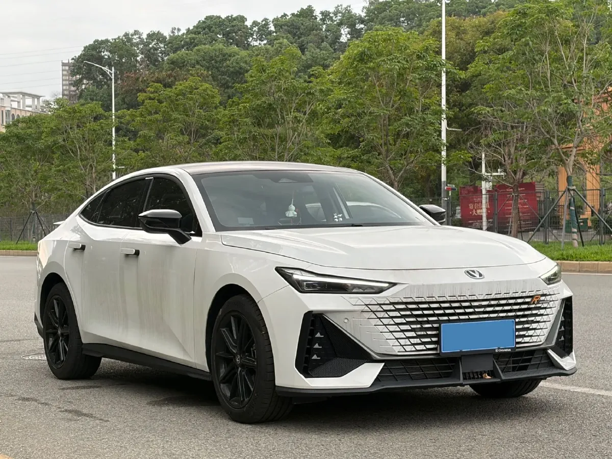 2023 ChangAn UNI-V 1.5T 188HP L4 7DCT,autocango,china used car exporter,china ev exporter,chinese used car exporter,chinese used ev exporter