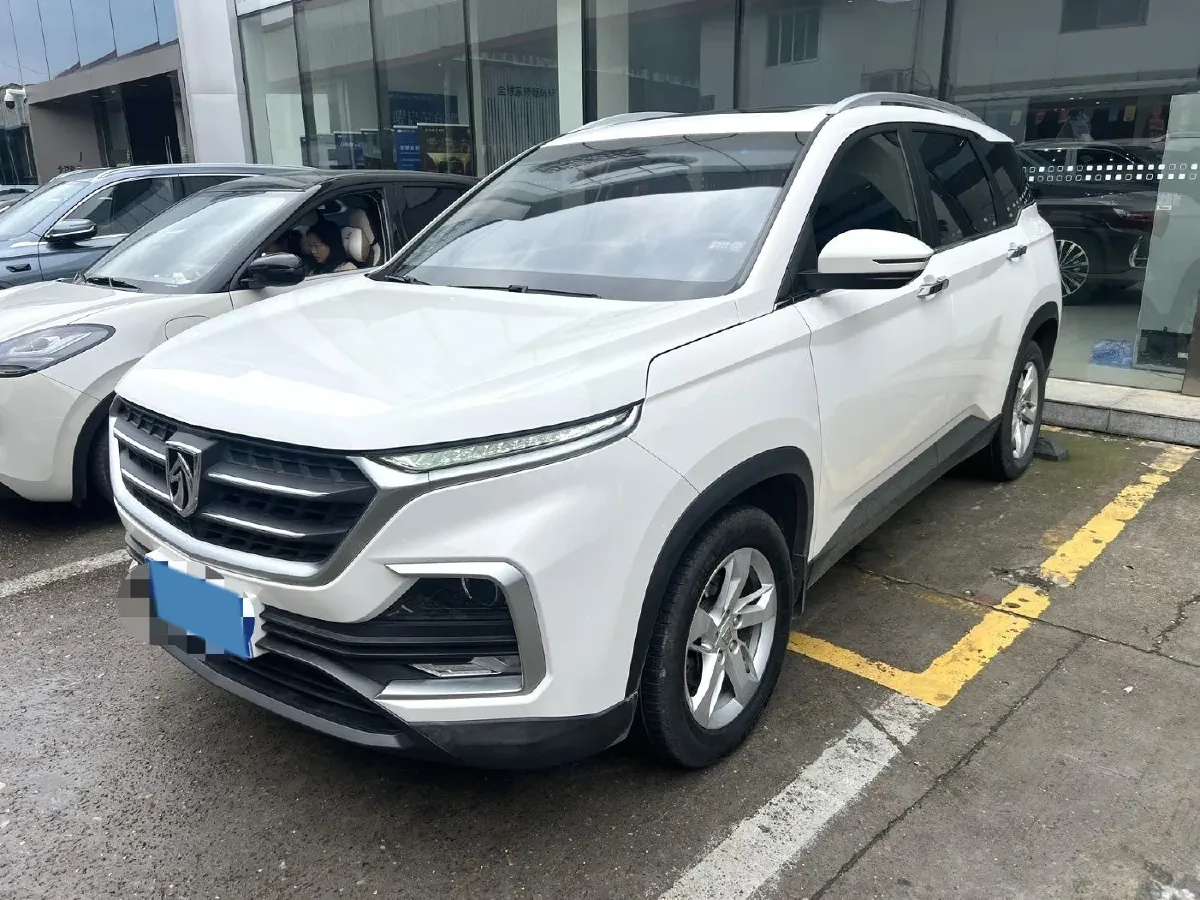 2018 BaoJun 530 1.5T 150HP L4 6MT,autocango,china used car exporter,china ev exporter,chinese used car exporter,chinese used ev exporter