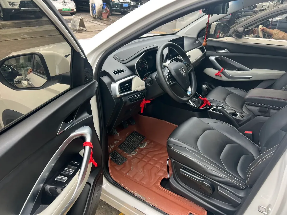 2018 BaoJun 530 1.5T 150HP L4 6MT,autocango,china used car exporter,china ev exporter,chinese used car exporter,chinese used ev exporter