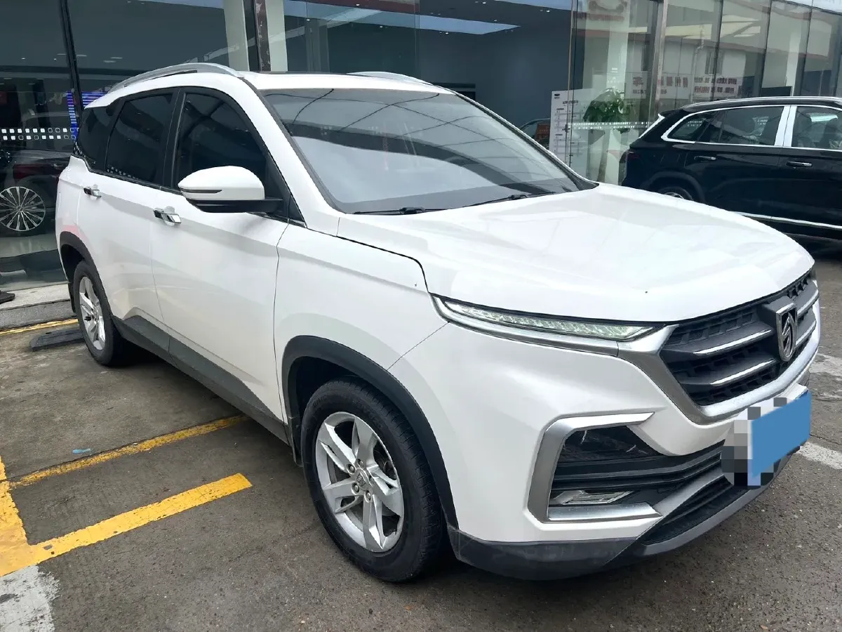 2018 BaoJun 530 1.5T 150HP L4 6MT,autocango,china used car exporter,china ev exporter,chinese used car exporter,chinese used ev exporter