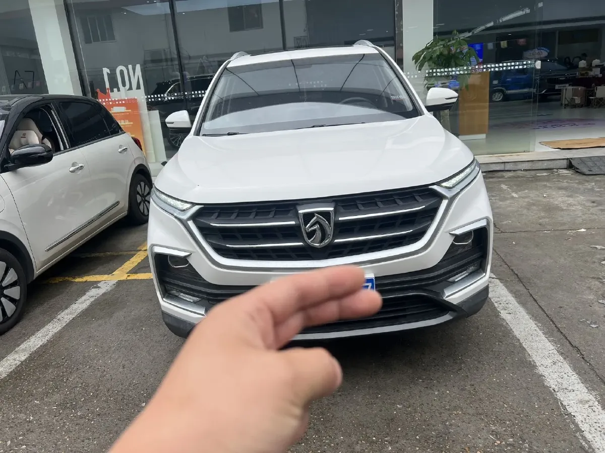 2018 BaoJun 530 1.5T 150HP L4 6MT,autocango,china used car exporter,china ev exporter,chinese used car exporter,chinese used ev exporter