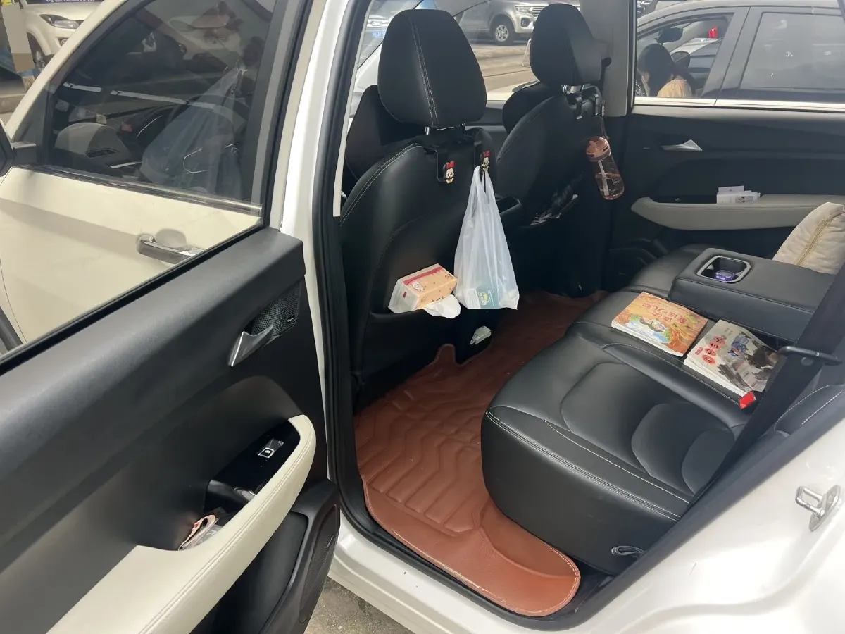 2018 BaoJun 530 1.5T 150HP L4 6MT,autocango,china used car exporter,china ev exporter,chinese used car exporter,chinese used ev exporter