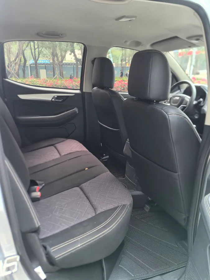 2022 Isuzu RE-MAX Jim 2.8T 120HP L4 5MT,autocango,china used car exporter,china ev exporter,chinese used car exporter,chinese used ev exporter