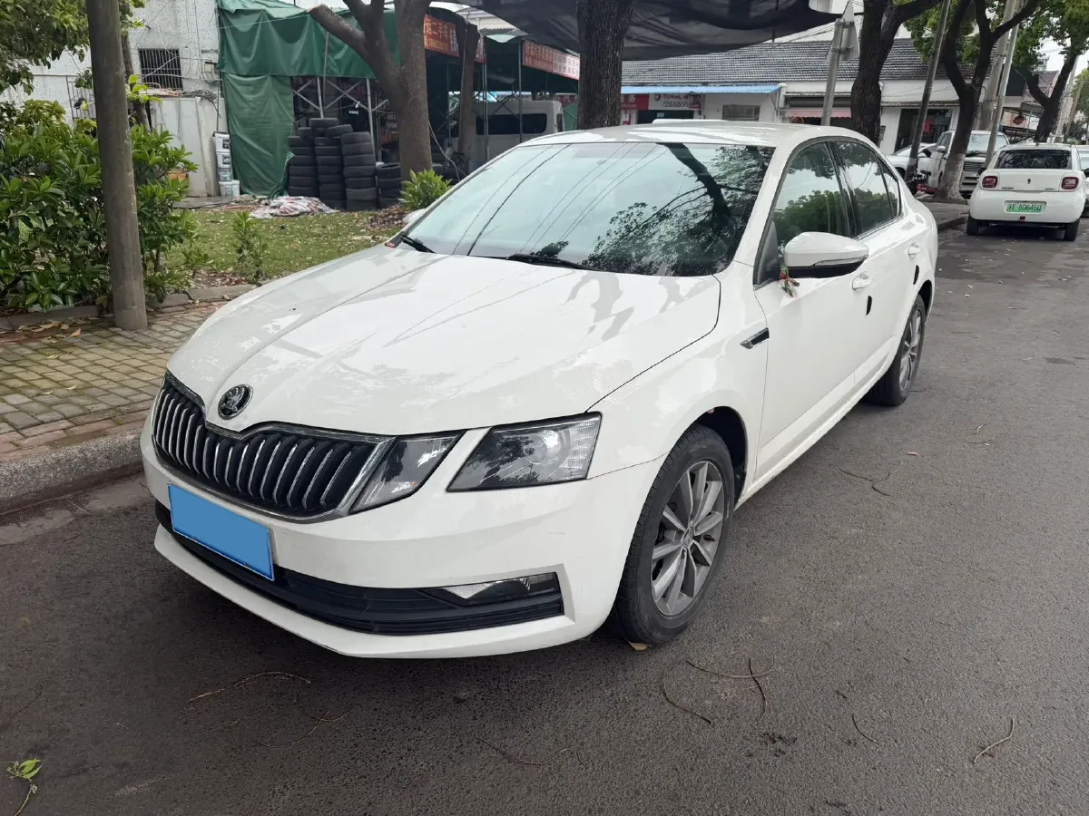 2019 Skoda Octavia 1.5L 116HP L4 6AT,autocango,china used car exporter,china ev exporter,chinese used car exporter,chinese used ev exporter