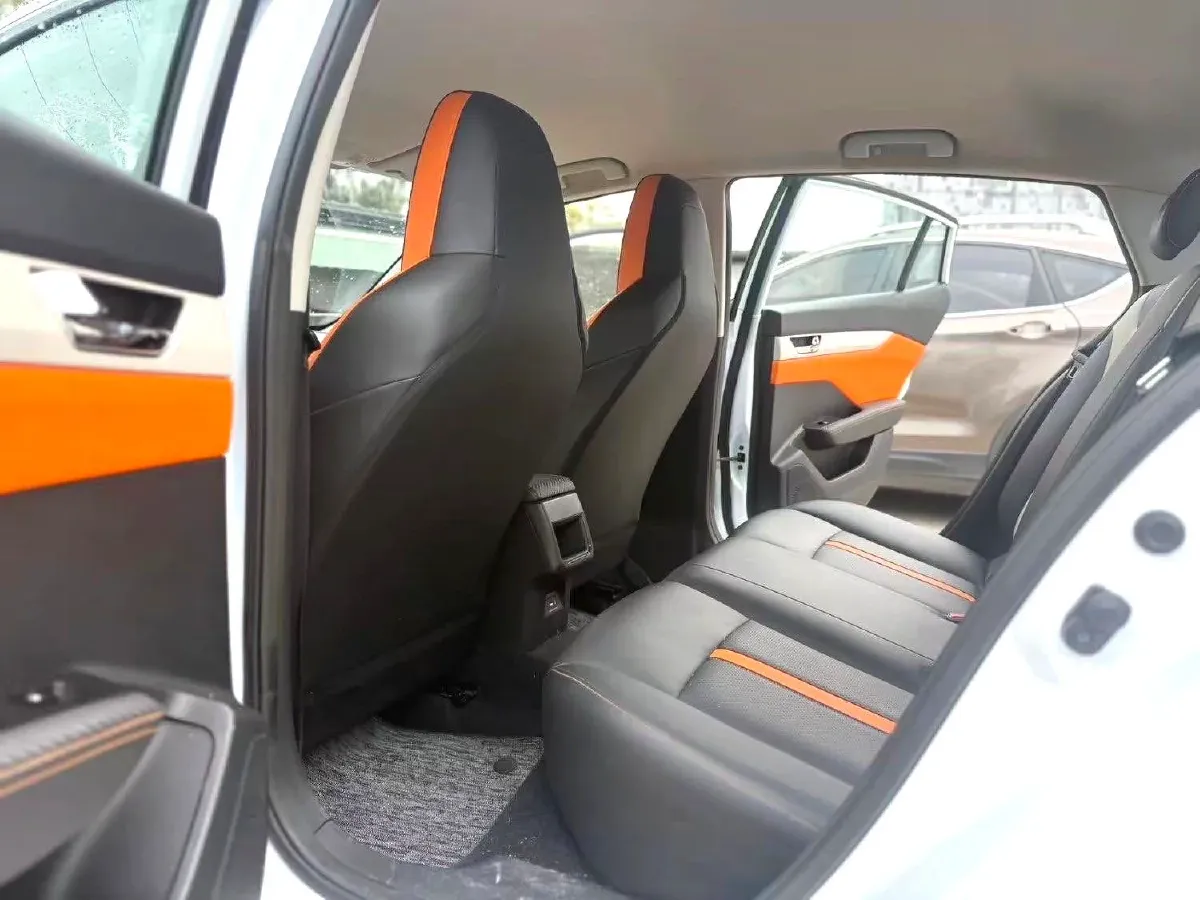 2023 DongFeng Aeolus YiXuan 1.5L 125HP L4 6DCT,autocango,china used car exporter,china ev exporter,chinese used car exporter,chinese used ev exporter