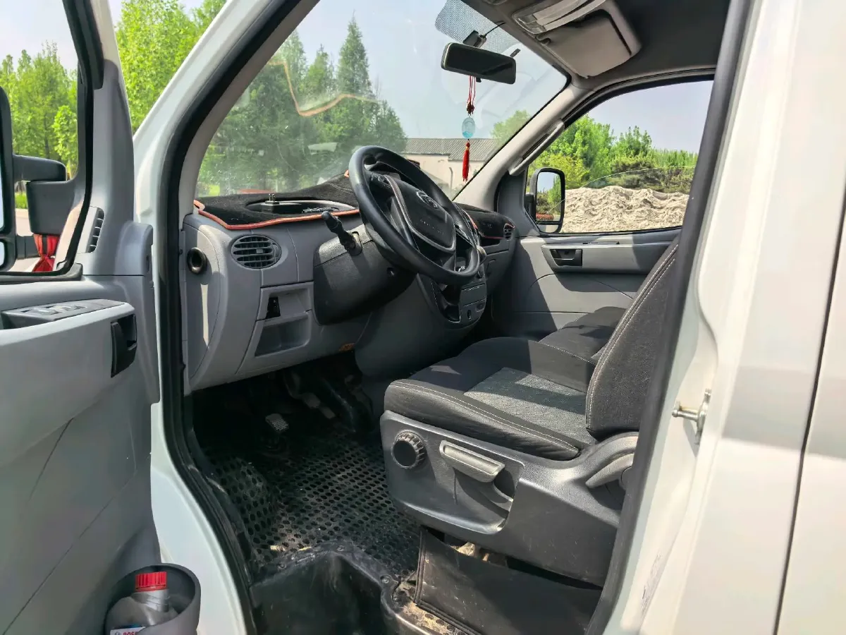 2021 MAXUS XinTu V80 2.0T 127HP L4 6MT,autocango,china used car exporter,china ev exporter,chinese used car exporter,chinese used ev exporter