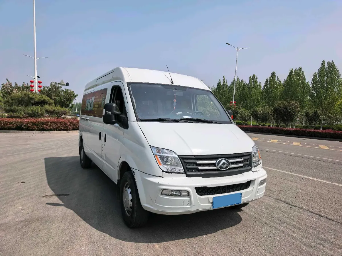 2021 MAXUS XinTu V80 2.0T 127HP L4 6MT,autocango,china used car exporter,china ev exporter,chinese used car exporter,chinese used ev exporter