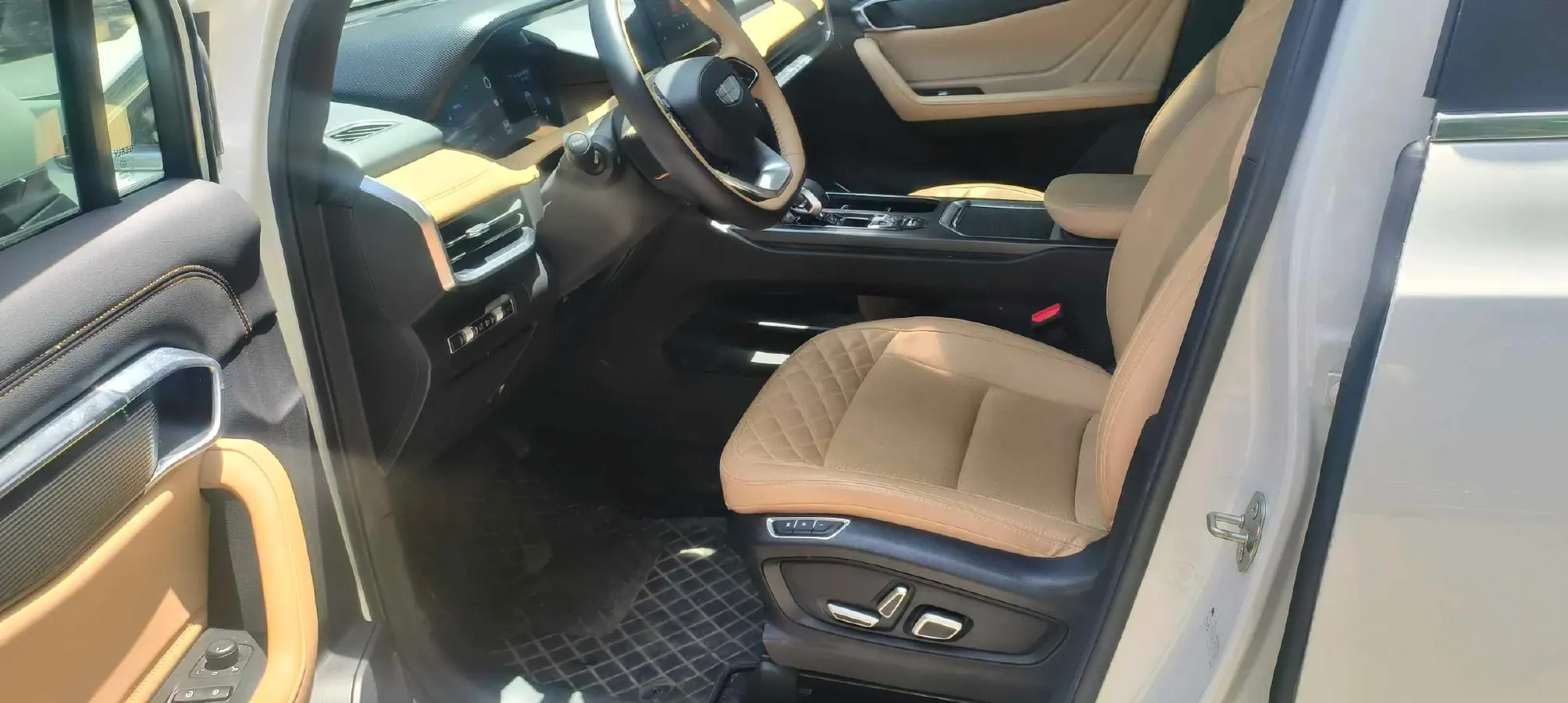 2023 Geely Okavango L 2.0T 218HP L4 7DCT,autocango,china used car exporter,china ev exporter,chinese used car exporter,chinese used ev exporter