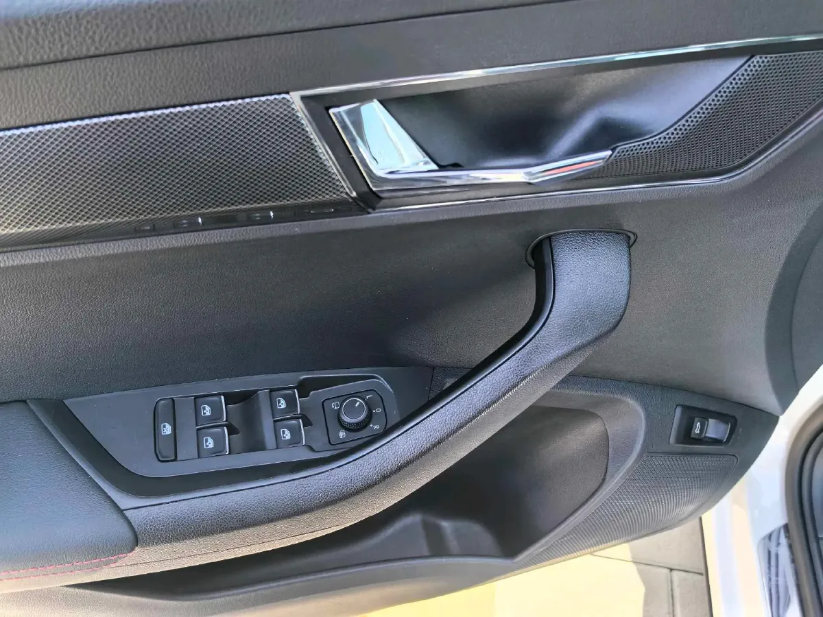 2022 Skoda Karoq 1.4T 150HP L4 7DCT,autocango,china used car exporter,china ev exporter,chinese used car exporter,chinese used ev exporter