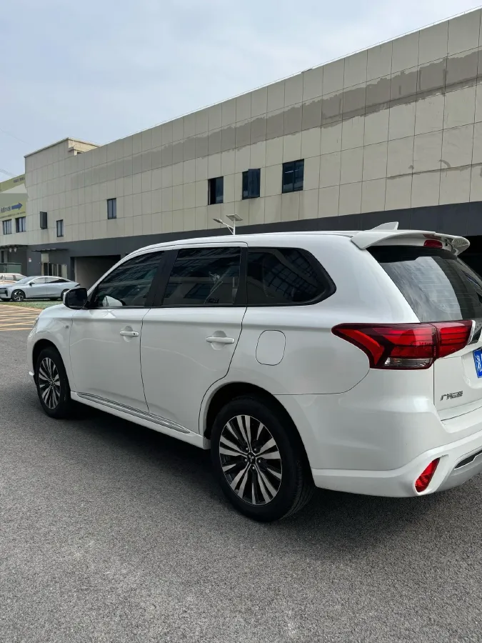 2021 Mitsubishi Outlander 2.0L 166HP L4 CVT,autocango,china used car exporter,china ev exporter,chinese used car exporter,chinese used ev exporter
