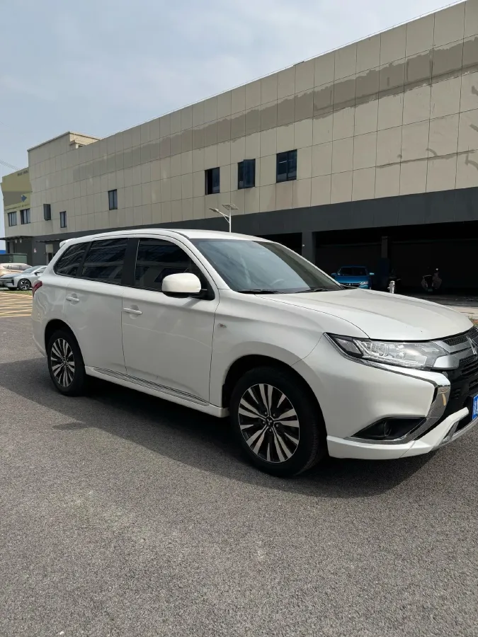 2021 Mitsubishi Outlander 2.0L 166HP L4 CVT,autocango,china used car exporter,china ev exporter,chinese used car exporter,chinese used ev exporter