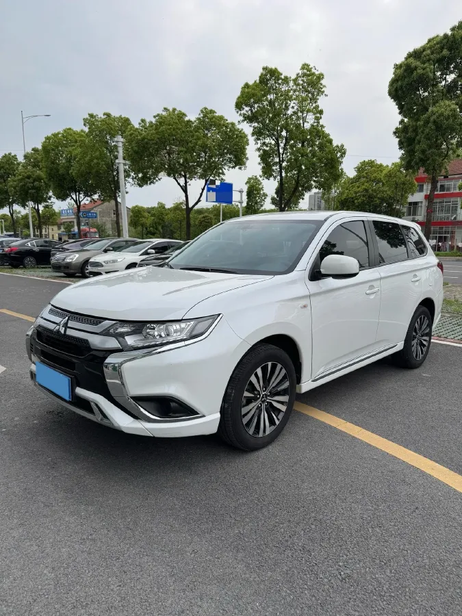 2021 Mitsubishi Outlander 2.0L 166HP L4 CVT,autocango,china used car exporter,china ev exporter,chinese used car exporter,chinese used ev exporter