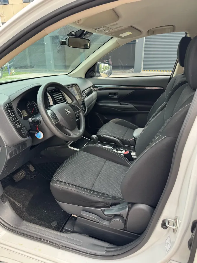 2021 Mitsubishi Outlander 2.0L 166HP L4 CVT,autocango,china used car exporter,china ev exporter,chinese used car exporter,chinese used ev exporter