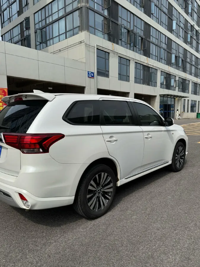 2021 Mitsubishi Outlander 2.0L 166HP L4 CVT,autocango,china used car exporter,china ev exporter,chinese used car exporter,chinese used ev exporter