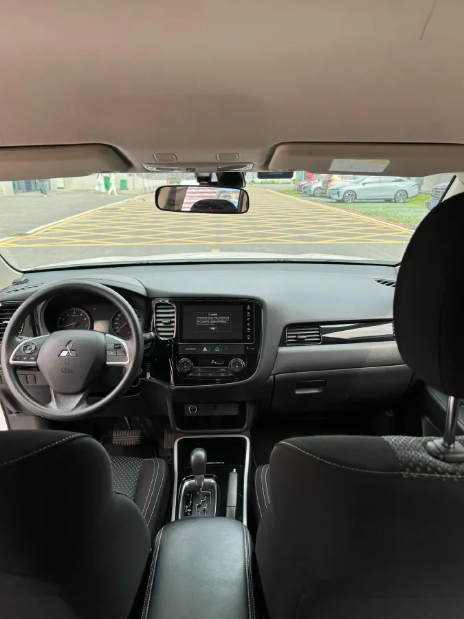 2021 Mitsubishi Outlander 2.0L 166HP L4 CVT,autocango,china used car exporter,china ev exporter,chinese used car exporter,chinese used ev exporter