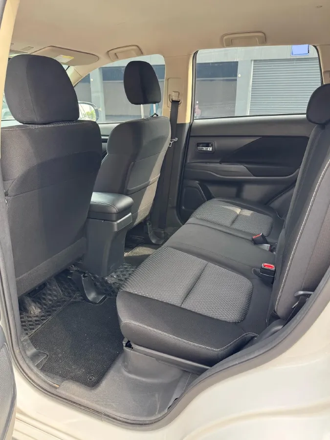 2021 Mitsubishi Outlander 2.0L 166HP L4 CVT,autocango,china used car exporter,china ev exporter,chinese used car exporter,chinese used ev exporter