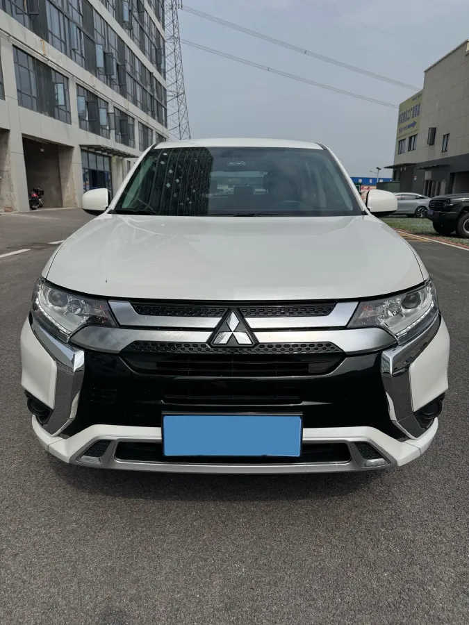 2021 Mitsubishi Outlander 2.0L 166HP L4 CVT,autocango,china used car exporter,china ev exporter,chinese used car exporter,chinese used ev exporter