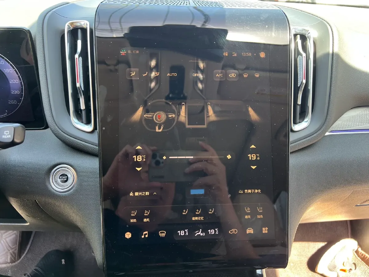 2023 HongQi HS3 2.0T 252HP L4 8AT,autocango,china used car exporter,china ev exporter,chinese used car exporter,chinese used ev exporter