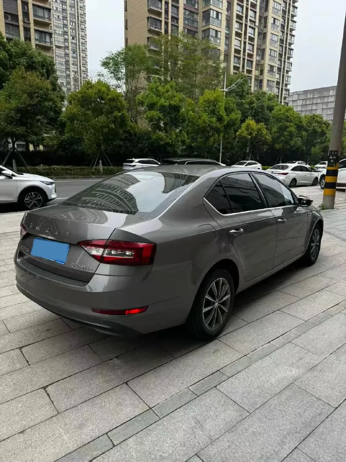 2019 Skoda Octavia 1.5L 116HP L4 6AT,autocango,china used car exporter,china ev exporter,chinese used car exporter,chinese used ev exporter